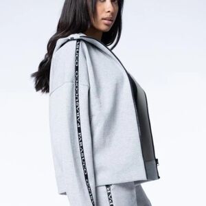 Parasuco Women's Sweater in Light Gray